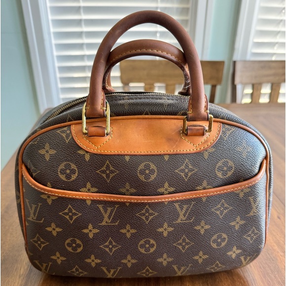 2 Hour SALE!!! Vintage Louis Vuitton Trouville handbag - Picture 1 of 16